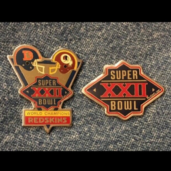 2 Washington Redskins Pins ~ Super Bowl 22 ~ XXII~World Champions~NFL ~ Broncos - Picture 1 of 6